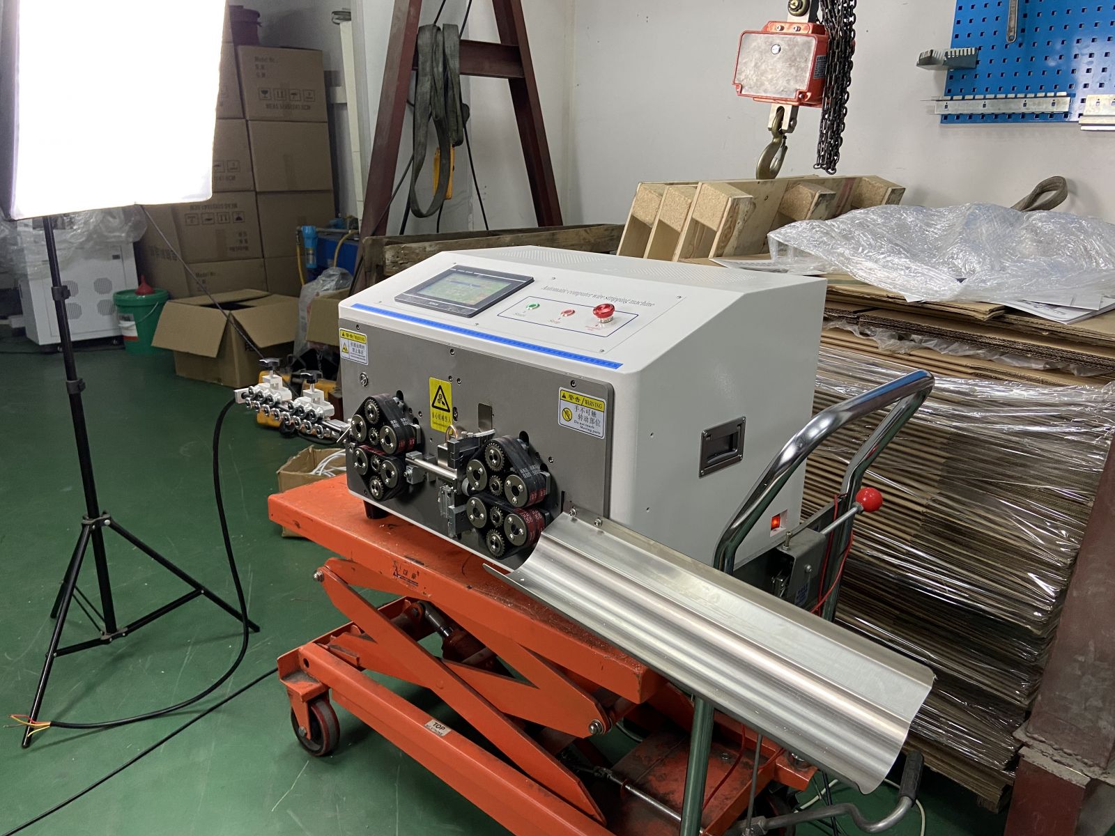 Máy cắt & tuốt dây điện đa lõi tự động HS-BX908 | HSNCO Việt Nam